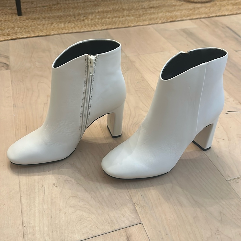NWT White western GAP bootie 6.5